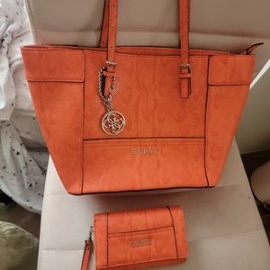 Guess tote